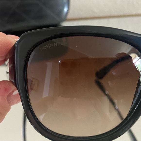 Chanel sunglasses with case - Picture 11 of 11